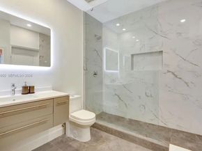 1200 Brickell Bay Dr 1404, Miami FL 33131