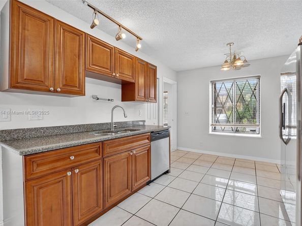 9261 NW 49th Pl, Sunrise FL 33351