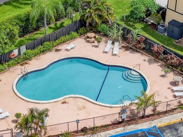 9261 NW 49th Pl, Sunrise FL 33351