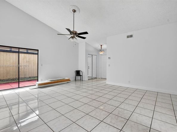 9261 NW 49th Pl, Sunrise FL 33351