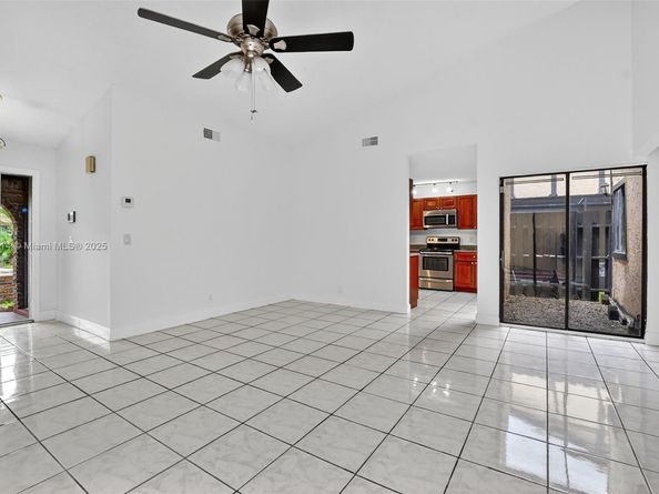 9261 NW 49th Pl, Sunrise FL 33351
