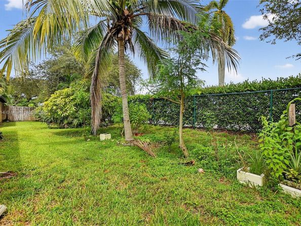 9261 NW 49th Pl, Sunrise FL 33351