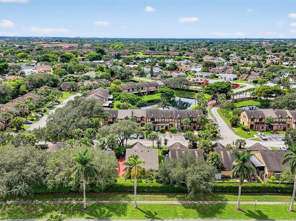 9261 NW 49th Pl, Sunrise FL 33351