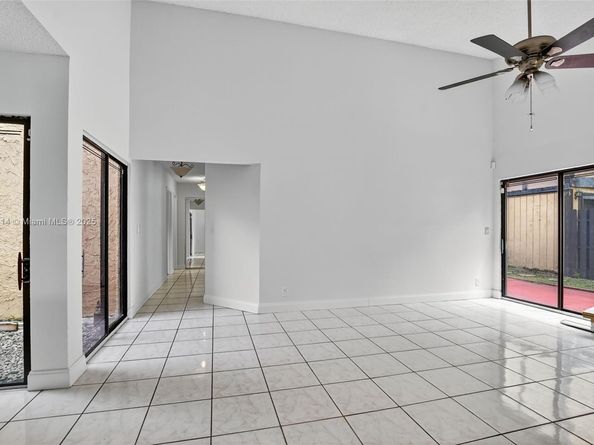 9261 NW 49th Pl, Sunrise FL 33351