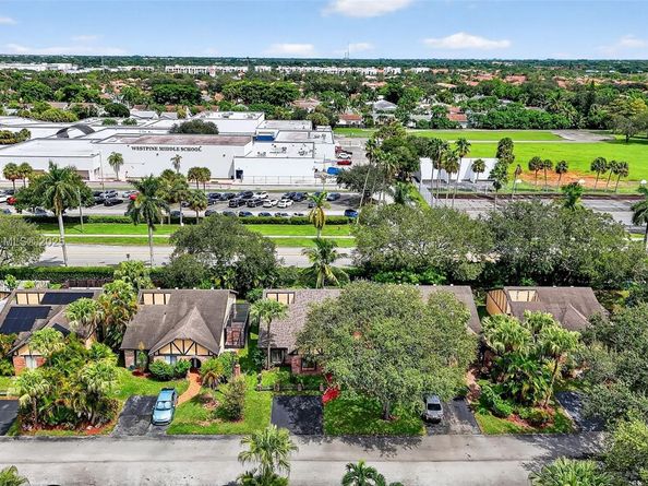 9261 NW 49th Pl, Sunrise FL 33351