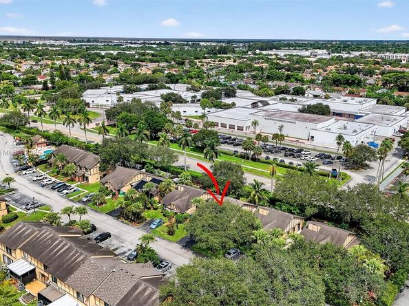 9261 NW 49th Pl, Sunrise FL 33351