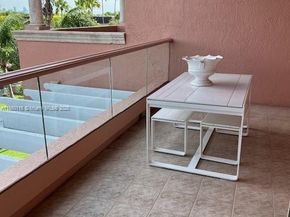 10 Edgewater Dr 4H, Coral Gables FL 33133