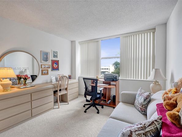 1300 NE Miami Gardens Dr 320E, Miami FL 33179