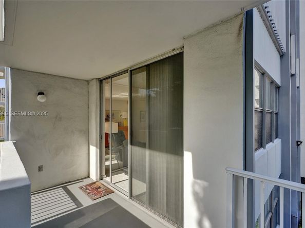 1300 NE Miami Gardens Dr 320E, Miami FL 33179