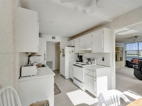 1300 NE Miami Gardens Dr 320E, Miami FL 33179