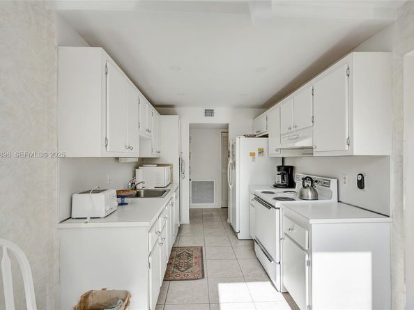 1300 NE Miami Gardens Dr 320E, Miami FL 33179