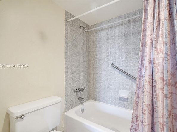 1300 NE Miami Gardens Dr 320E, Miami FL 33179