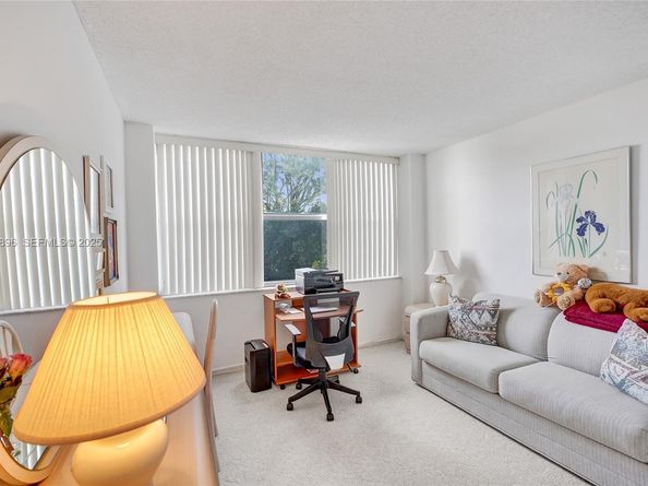 1300 NE Miami Gardens Dr 320E, Miami FL 33179