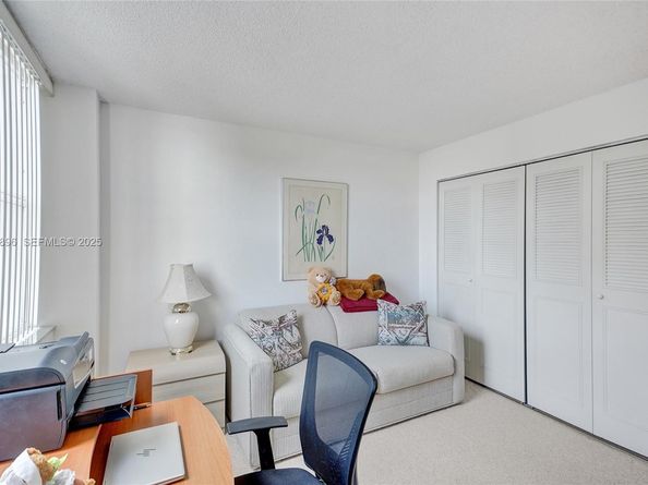 1300 NE Miami Gardens Dr 320E, Miami FL 33179