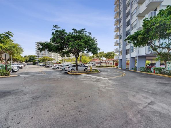 1300 NE Miami Gardens Dr 320E, Miami FL 33179