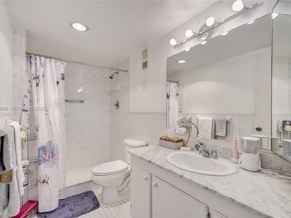 1300 NE Miami Gardens Dr 320E, Miami FL 33179