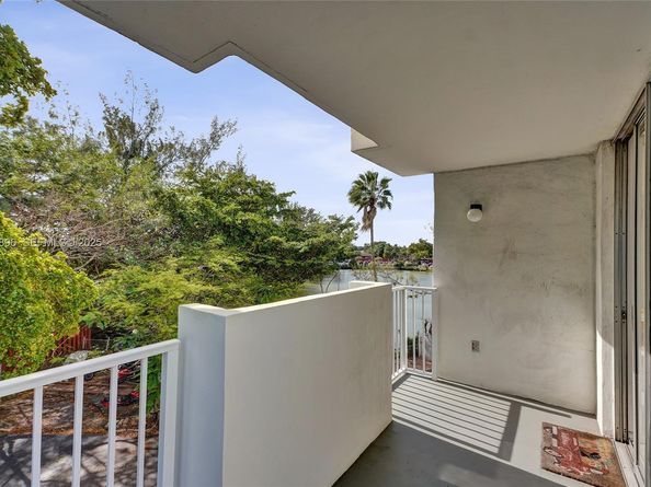 1300 NE Miami Gardens Dr 320E, Miami FL 33179