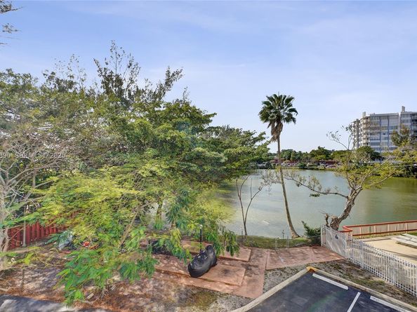 1300 NE Miami Gardens Dr 320E, Miami FL 33179