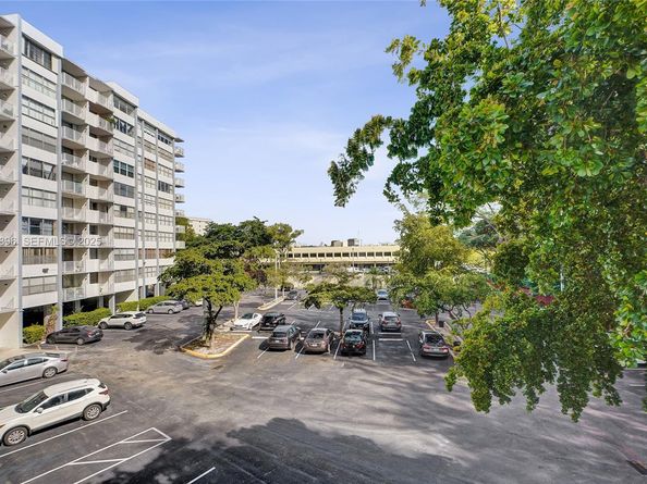 1300 NE Miami Gardens Dr 320E, Miami FL 33179