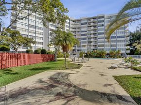 1300 NE Miami Gardens Dr 320E, Miami FL 33179