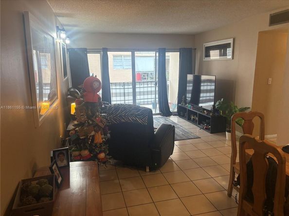 8889 Fontainebleau Blvd 204, Miami FL 33172
