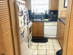 8889 Fontainebleau Blvd 204, Miami FL 33172