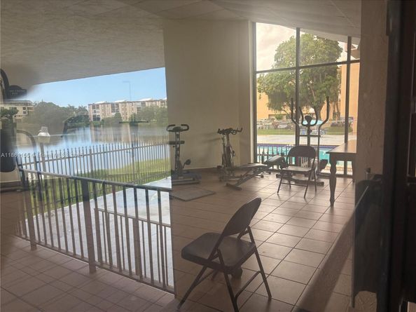 8889 Fontainebleau Blvd 204, Miami FL 33172