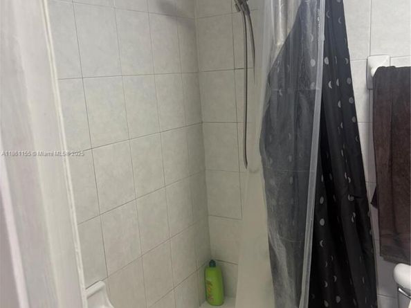 8889 Fontainebleau Blvd 204, Miami FL 33172
