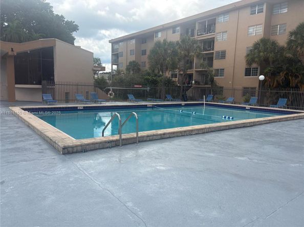 8889 Fontainebleau Blvd 204, Miami FL 33172