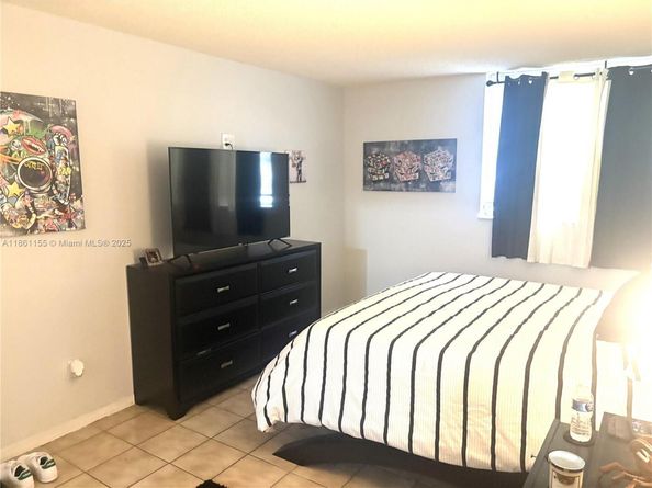 8889 Fontainebleau Blvd 204, Miami FL 33172