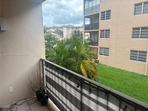 8889 Fontainebleau Blvd 204, Miami FL 33172