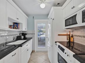 2600 Diana Dr 104, Hallandale Beach FL 33009