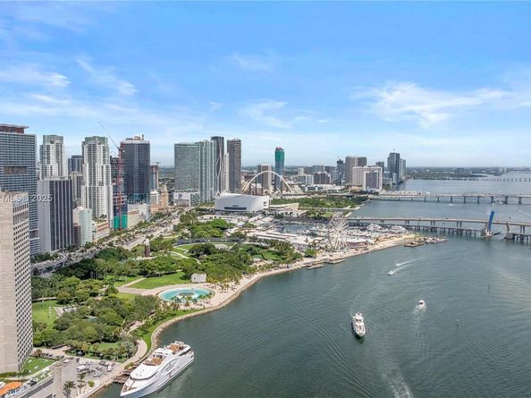 325 S Biscayne Blvd 1918, Miami FL 33131
