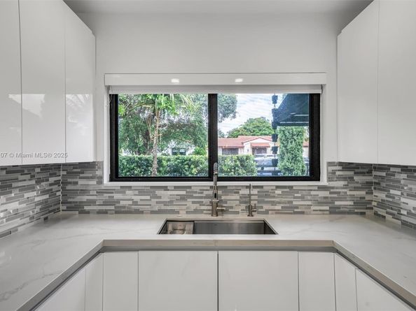 2484 SW 25 St, Miami FL 33133