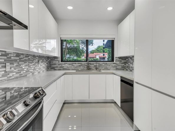 2484 SW 25 St, Miami FL 33133