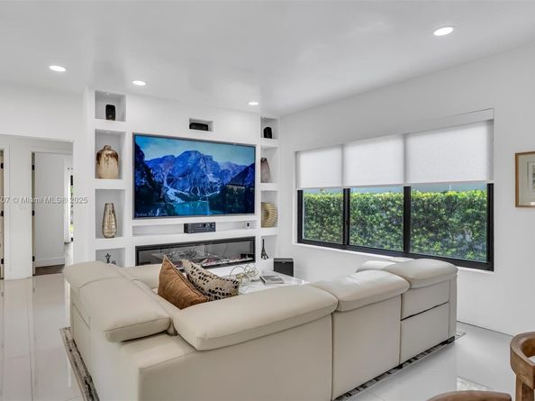 2484 SW 25 St, Miami FL 33133