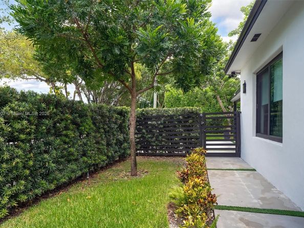 2484 SW 25 St, Miami FL 33133