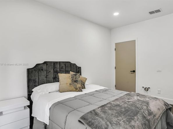 2484 SW 25 St, Miami FL 33133