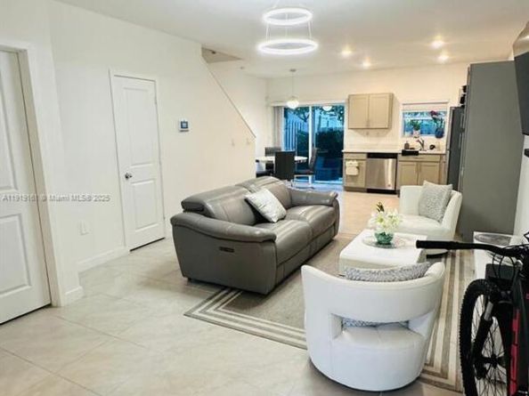 325 NE 1st Dr, Florida City FL 33034