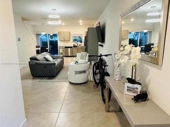 325 NE 1st Dr, Florida City FL 33034