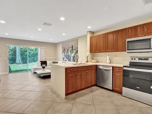 3186 SW 129th Ter 113, Miramar FL 33027