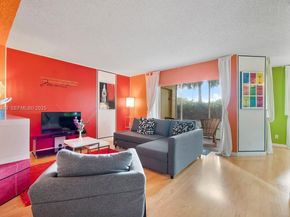 929 Coral Club Dr 929, Coral Springs FL 33071