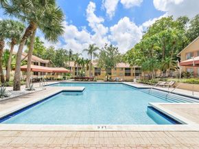 929 Coral Club Dr 929, Coral Springs FL 33071