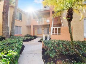 929 Coral Club Dr 929, Coral Springs FL 33071