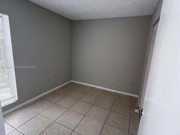 4705 NW 7th St 2037, Miami FL 33126