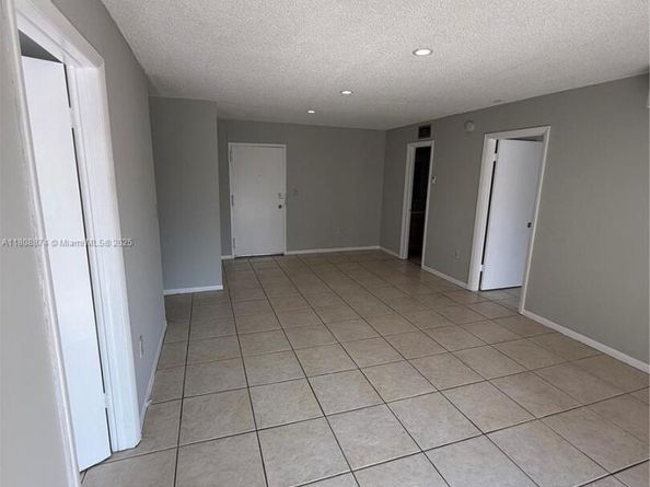 4705 NW 7th St 2037, Miami FL 33126