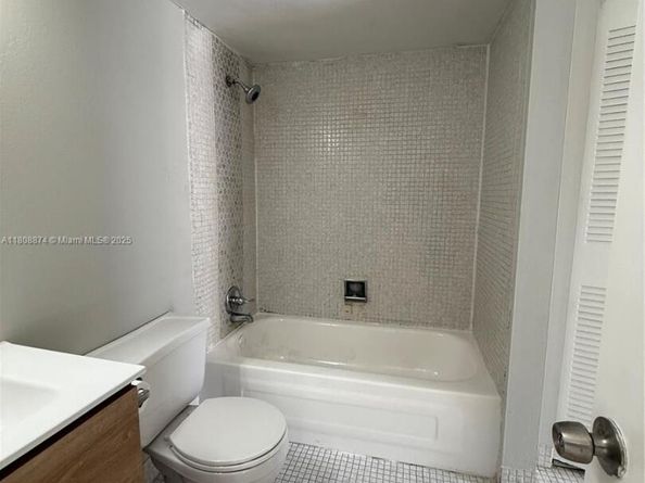 4705 NW 7th St 2037, Miami FL 33126