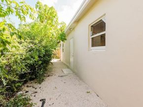1007 NW 120th St, North Miami FL 33168