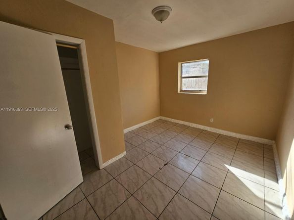 2712 NW 14th St, Fort Lauderdale FL 33311