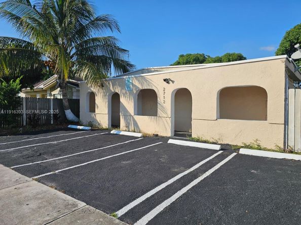 2712 NW 14th St, Fort Lauderdale FL 33311